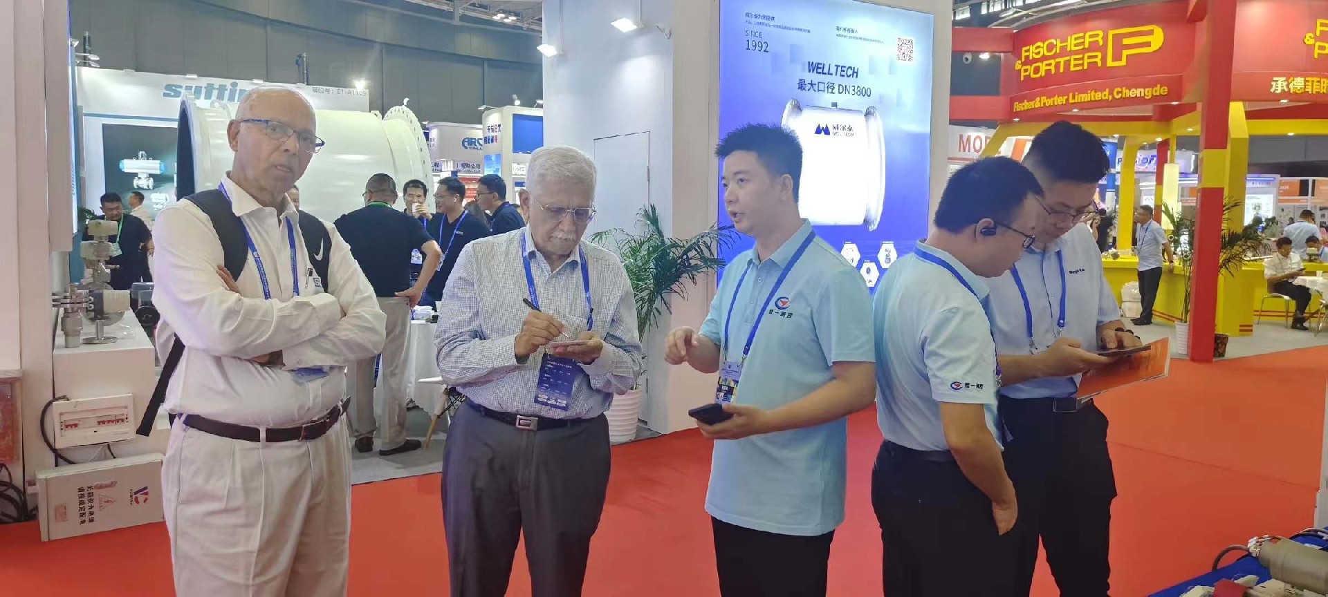 楚一測控展臺盛況